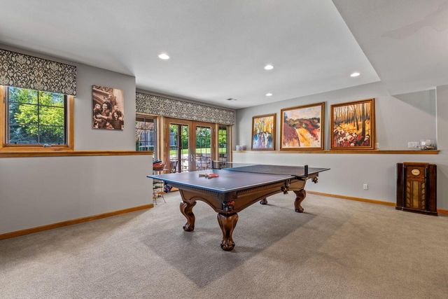 1252 Mary Hill CIRCLE, Hartland, WI 53029