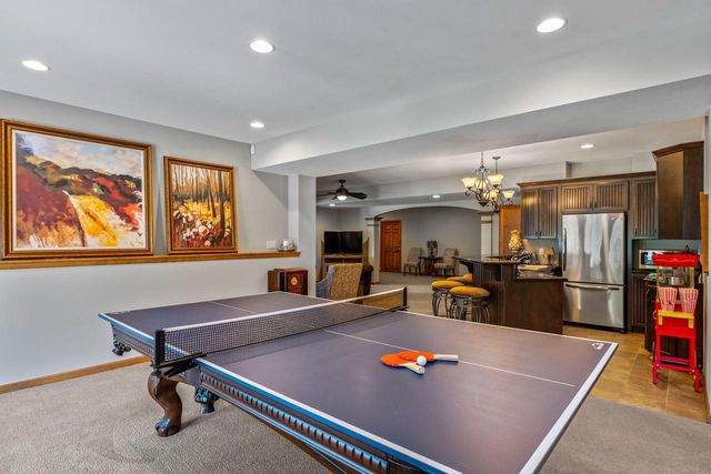 1252 Mary Hill CIRCLE, Hartland, WI 53029