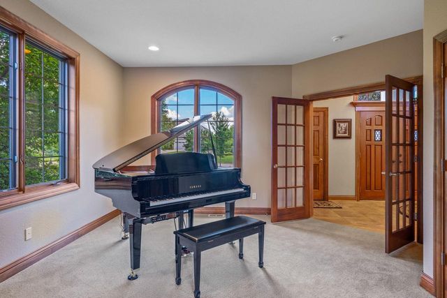 1252 Mary Hill CIRCLE, Hartland, WI 53029