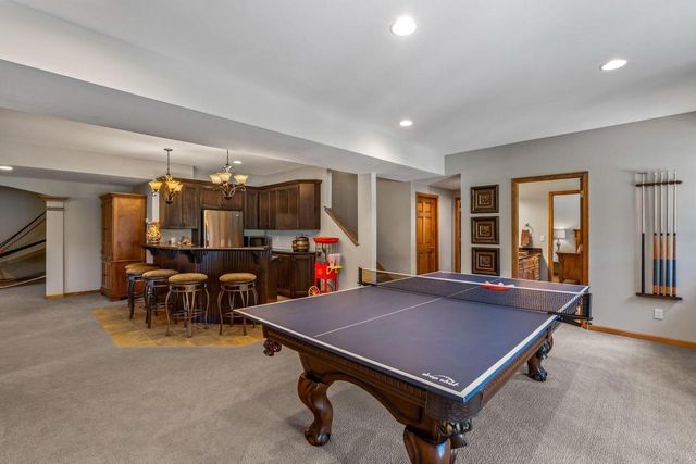 1252 Mary Hill CIRCLE, Hartland, WI 53029