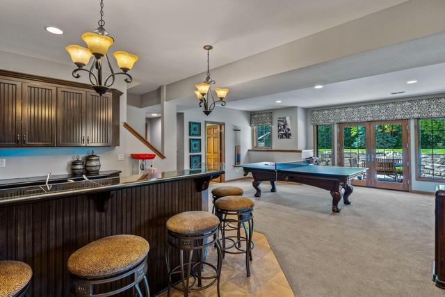 1252 Mary Hill CIRCLE, Hartland, WI 53029