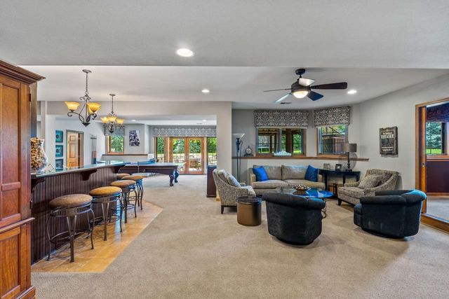 1252 Mary Hill CIRCLE, Hartland, WI 53029