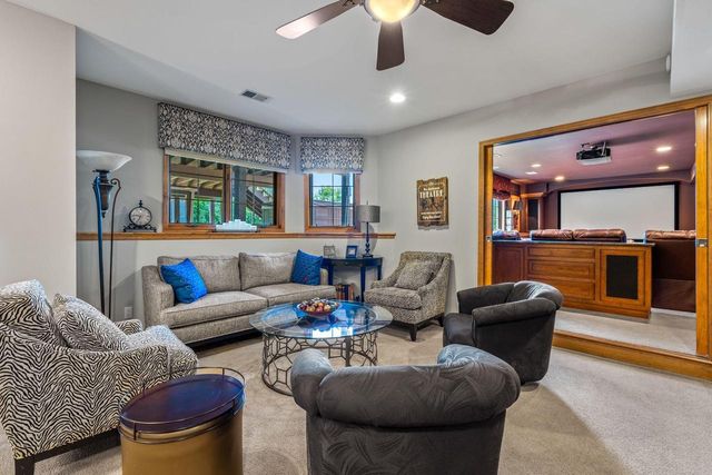 1252 Mary Hill CIRCLE, Hartland, WI 53029