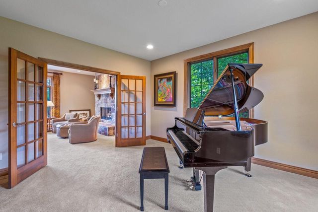 1252 Mary Hill CIRCLE, Hartland, WI 53029