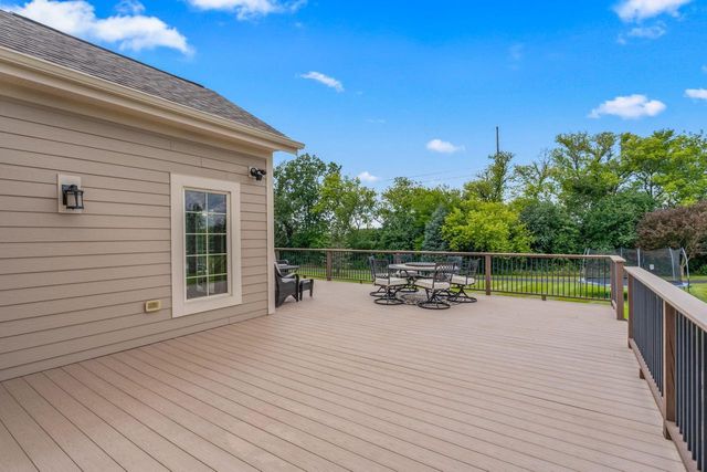 1252 Mary Hill CIRCLE, Hartland, WI 53029