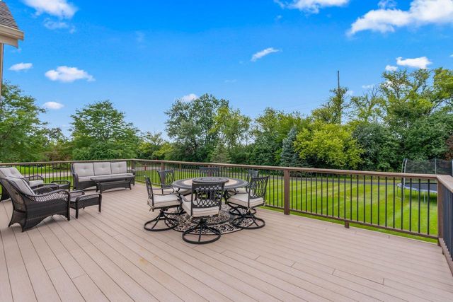 1252 Mary Hill CIRCLE, Hartland, WI 53029