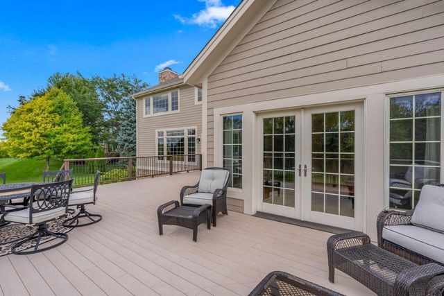 1252 Mary Hill CIRCLE, Hartland, WI 53029