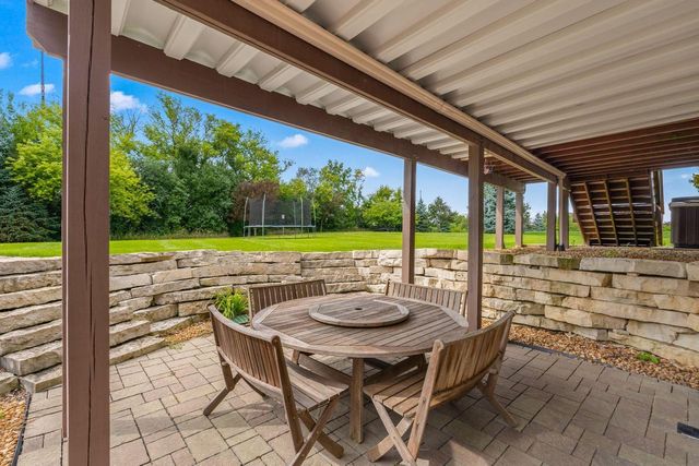 1252 Mary Hill CIRCLE, Hartland, WI 53029