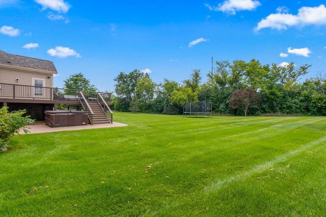 1252 Mary Hill CIRCLE, Hartland, WI 53029