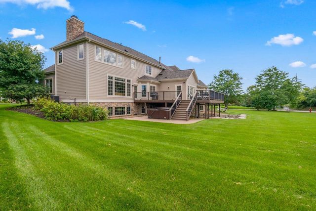 1252 Mary Hill CIRCLE, Hartland, WI 53029