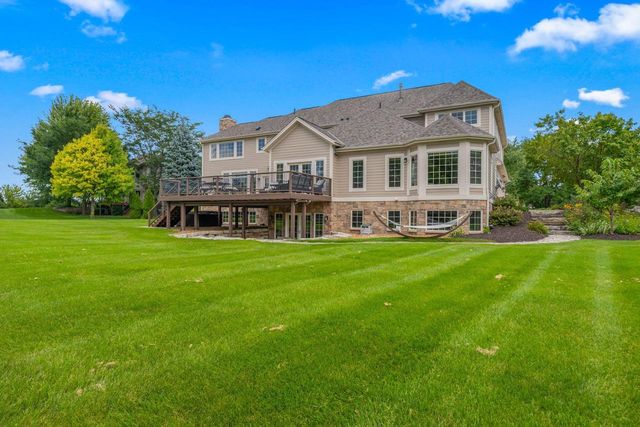 1252 Mary Hill CIRCLE, Hartland, WI 53029