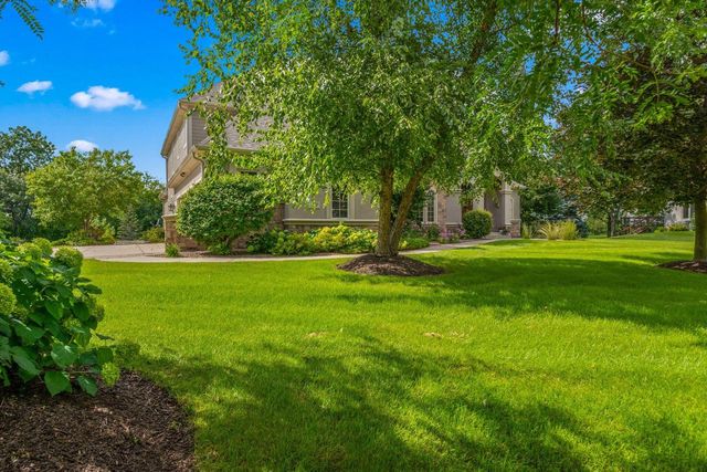 1252 Mary Hill CIRCLE, Hartland, WI 53029