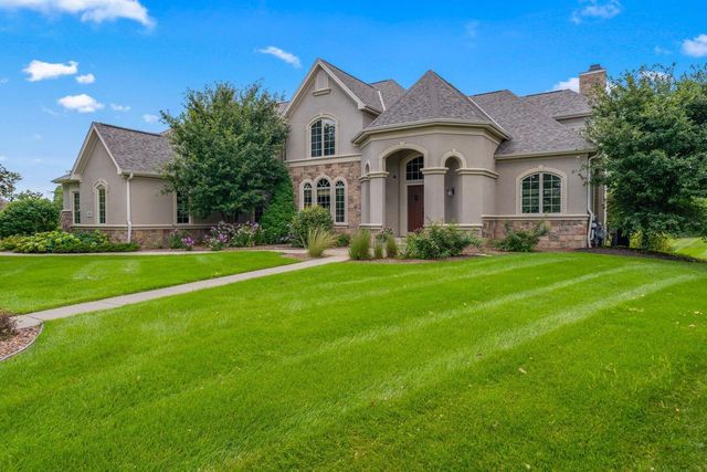 1252 Mary Hill CIRCLE, Hartland, WI 53029