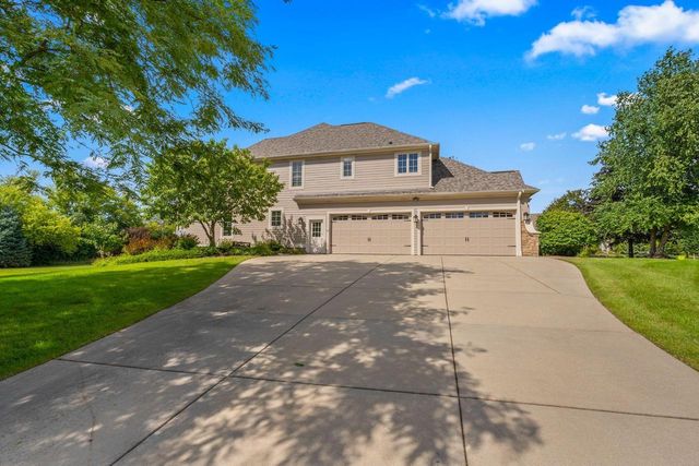 1252 Mary Hill CIRCLE, Hartland, WI 53029