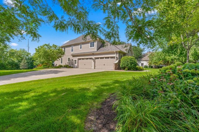 1252 Mary Hill CIRCLE, Hartland, WI 53029