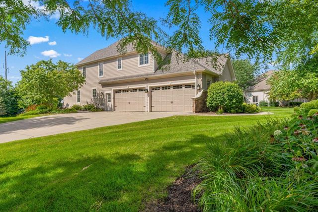 1252 Mary Hill CIRCLE, Hartland, WI 53029