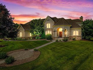 1252 Mary Hill CIRCLE, Hartland, WI 53029