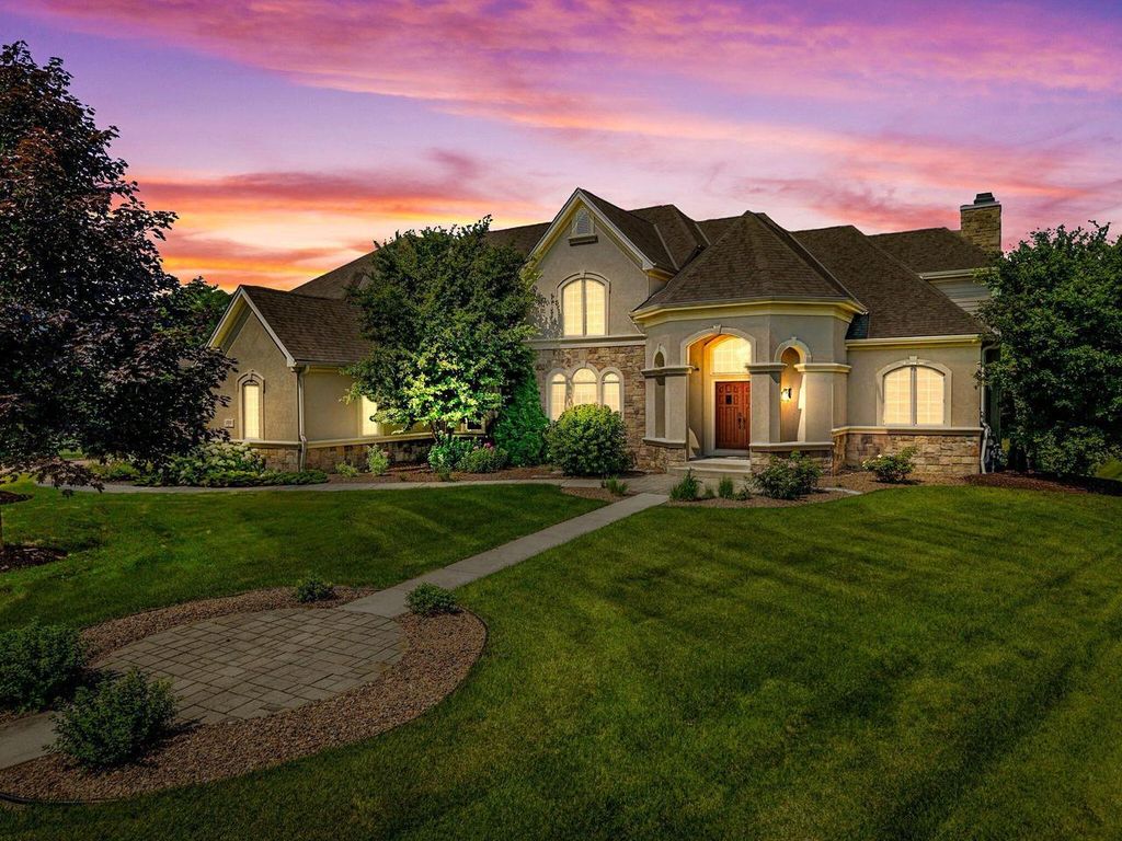 1252 Mary Hill CIRCLE, Hartland, WI 53029