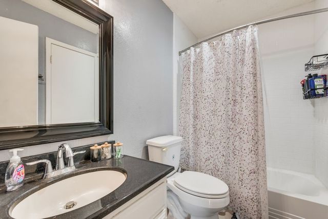 2643 Via Ventura Circle, Carrollton, TX 75006