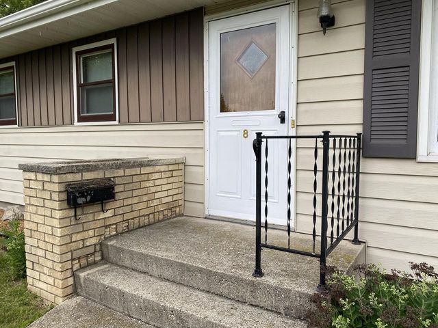 8 S ST JOSEPHS LANE, Fond Du Lac, WI 54935