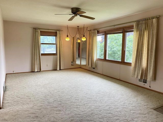 8 S ST JOSEPHS LANE, Fond Du Lac, WI 54935