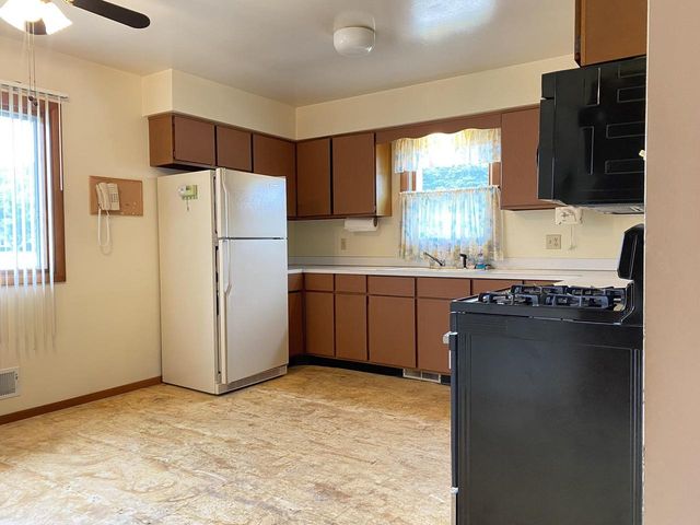 8 S ST JOSEPHS LANE, Fond Du Lac, WI 54935