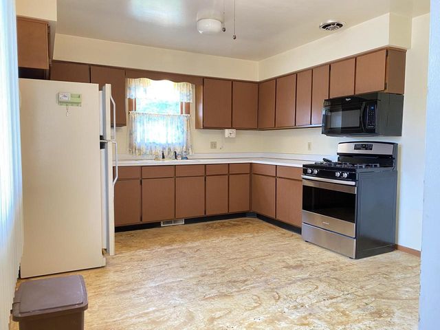 8 S ST JOSEPHS LANE, Fond Du Lac, WI 54935