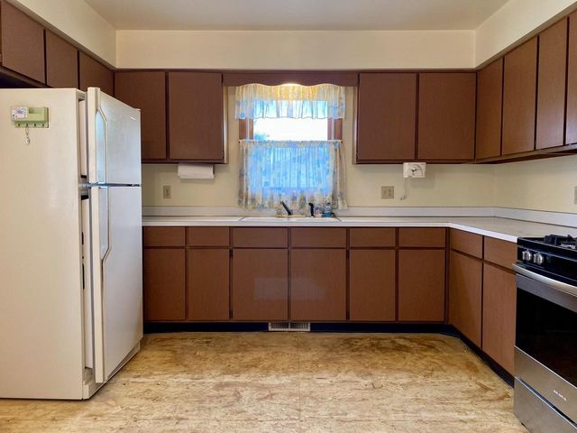 8 S ST JOSEPHS LANE, Fond Du Lac, WI 54935