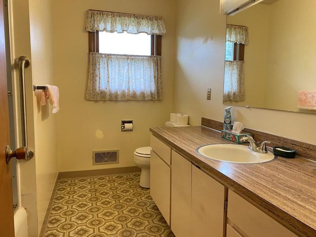 8 S ST JOSEPHS LANE, Fond Du Lac, WI 54935