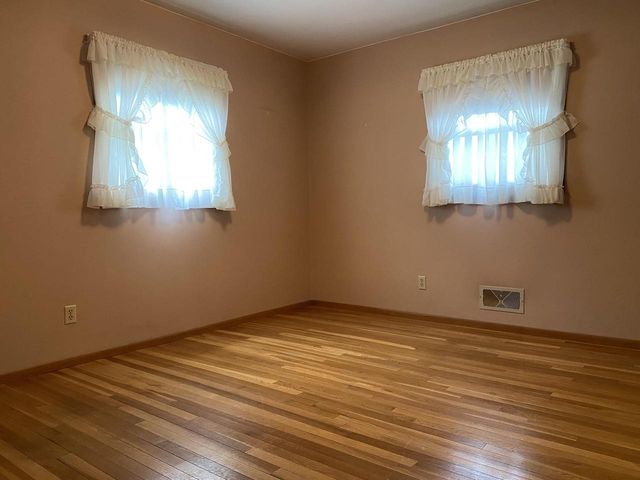 8 S ST JOSEPHS LANE, Fond Du Lac, WI 54935