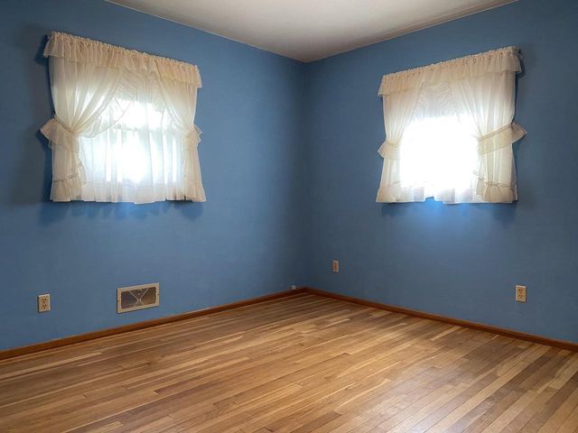 8 S ST JOSEPHS LANE, Fond Du Lac, WI 54935