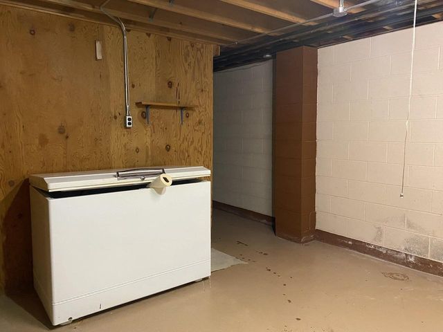 8 S ST JOSEPHS LANE, Fond Du Lac, WI 54935