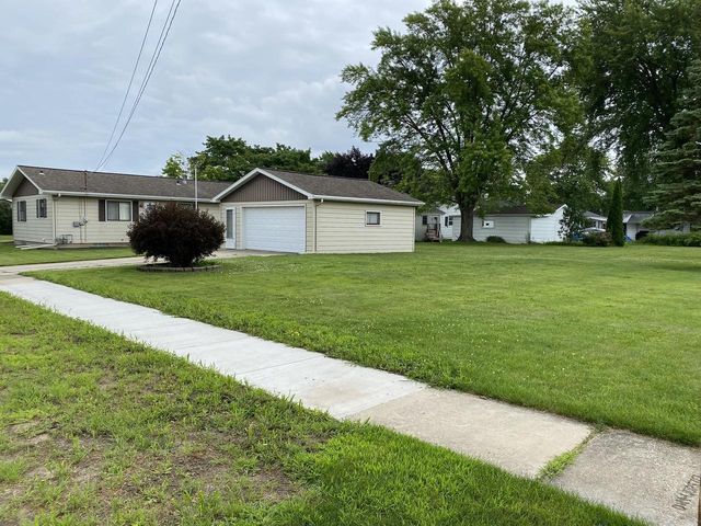 8 S ST JOSEPHS LANE, Fond Du Lac, WI 54935