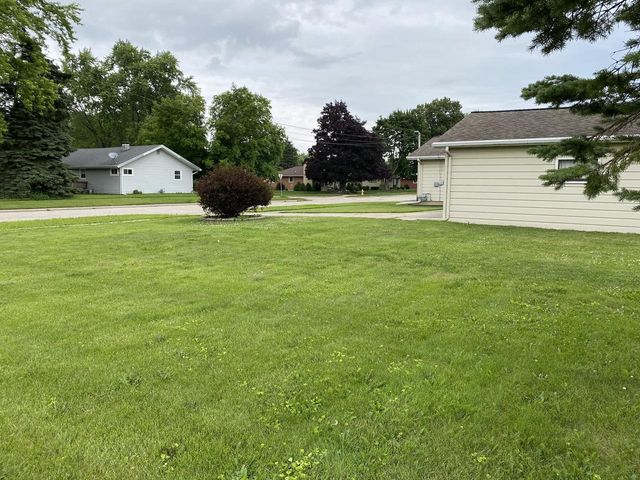 8 S ST JOSEPHS LANE, Fond Du Lac, WI 54935