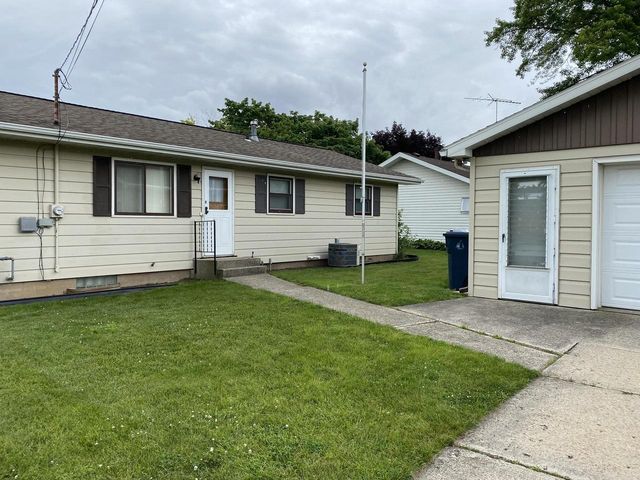 8 S ST JOSEPHS LANE, Fond Du Lac, WI 54935