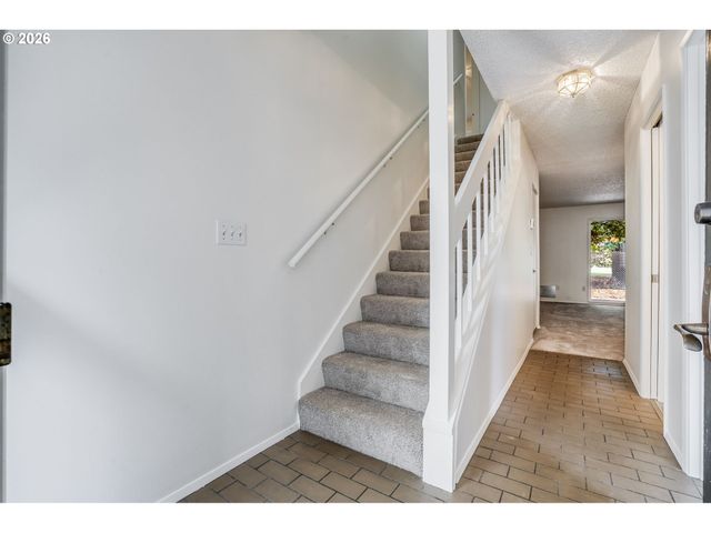 8712 Sw Brightfield Cir, Portland, OR 97223