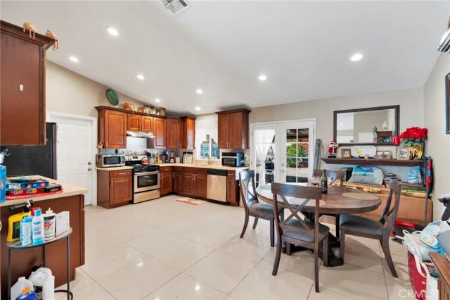 1282 W Hawthorne, Bloomington, CA 92316