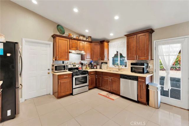 1282 W Hawthorne, Bloomington, CA 92316