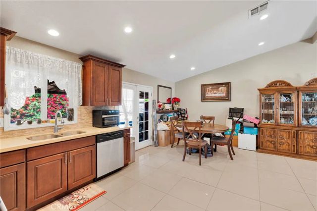 1282 W Hawthorne, Bloomington, CA 92316