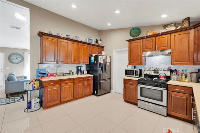 1282 W Hawthorne, Bloomington, CA 92316