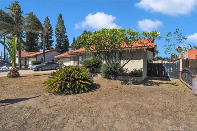 1282 W Hawthorne, Bloomington, CA 92316