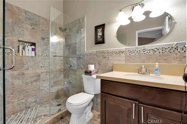 1282 W Hawthorne, Bloomington, CA 92316