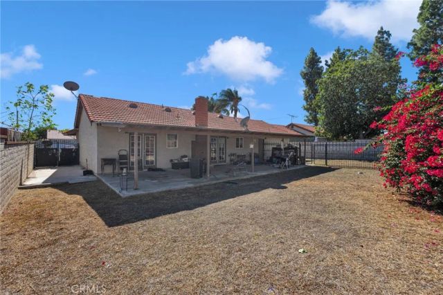 1282 W Hawthorne, Bloomington, CA 92316