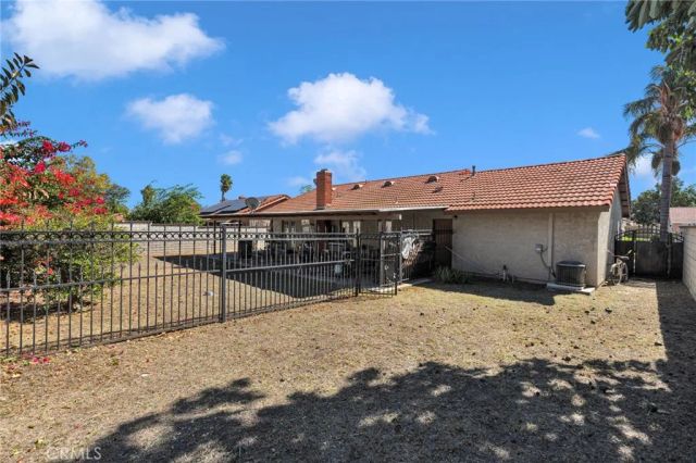 1282 W Hawthorne, Bloomington, CA 92316