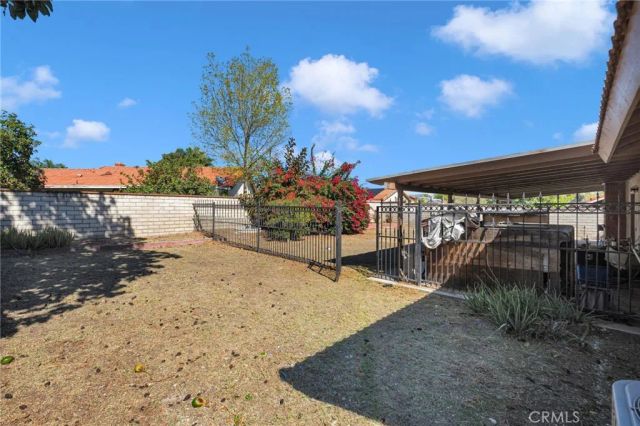 1282 W Hawthorne, Bloomington, CA 92316