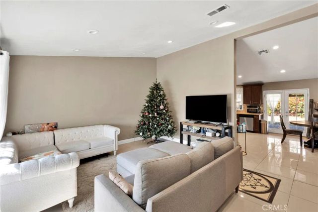 1282 W Hawthorne, Bloomington, CA 92316