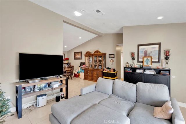 1282 W Hawthorne, Bloomington, CA 92316