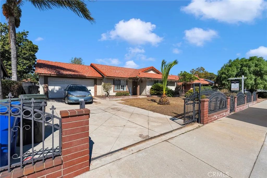 1282 W Hawthorne, Bloomington, CA 92316