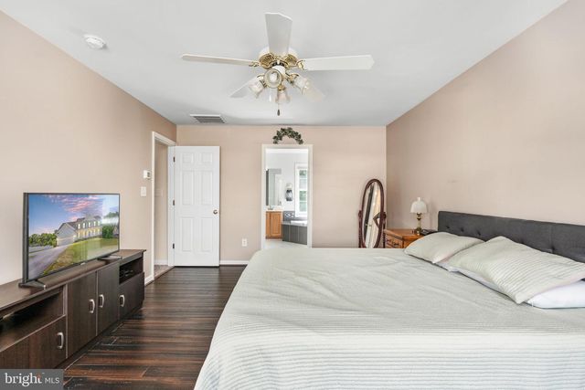 142 GREENWAY ST, Fredericksburg, VA 22405