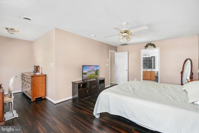 142 GREENWAY ST, Fredericksburg, VA 22405